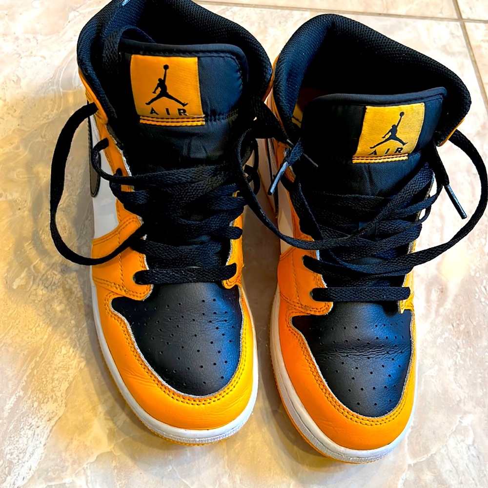 Nike Air Jordans Limited Edition Taxis High Tops